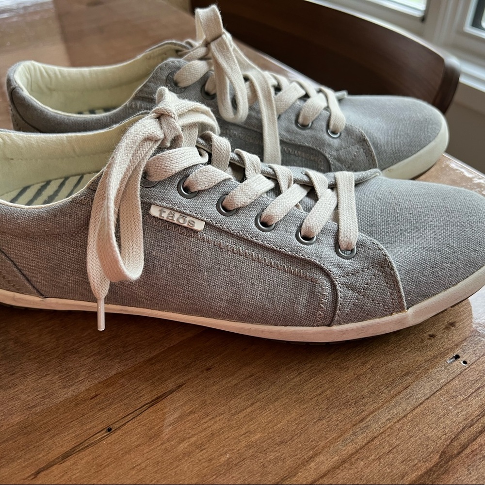 Taos Star canvas sneaker
